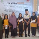 Dorong Semangat Belajar di Minti Makmur, PT LTT Beri Beasiswa Bagi Pelajar Berprestasi